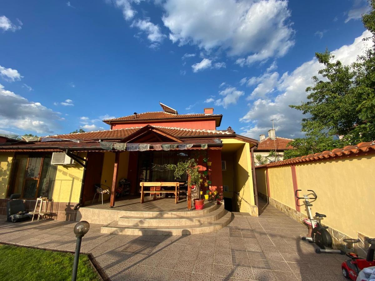 Family Hotel Kavrakovi Павел-Баня Екстер'єр фото